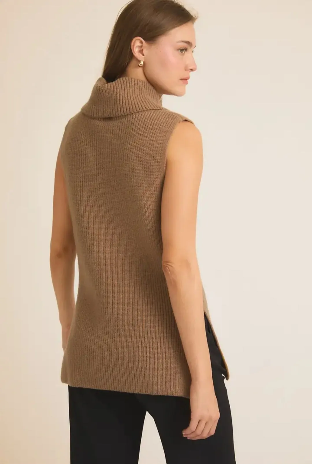 Long Chunky Sleeveless T-Neck