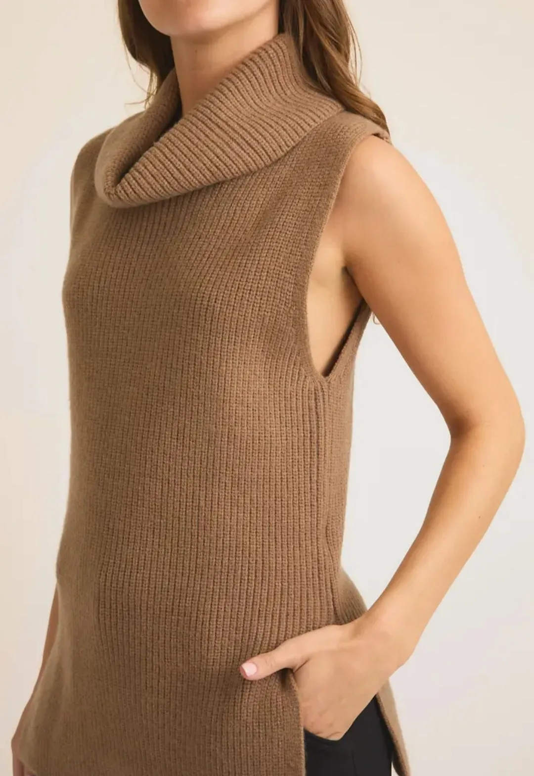 Long Chunky Sleeveless T-Neck