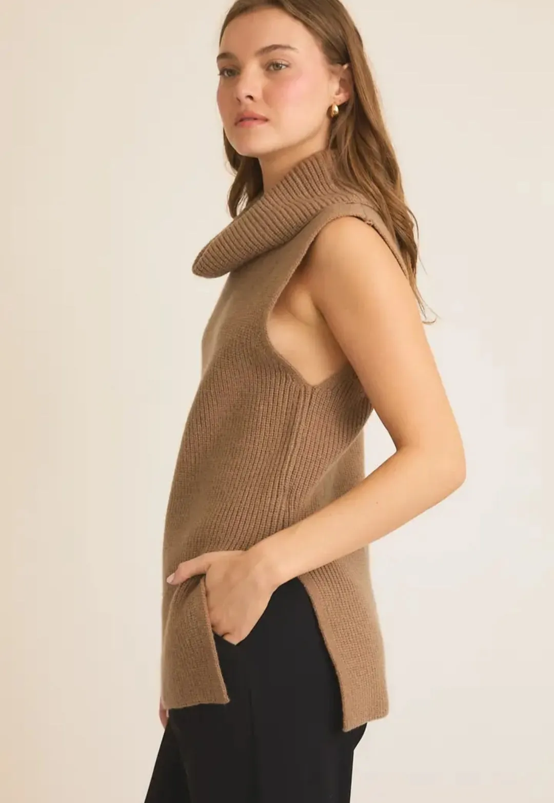 Long Chunky Sleeveless T-Neck