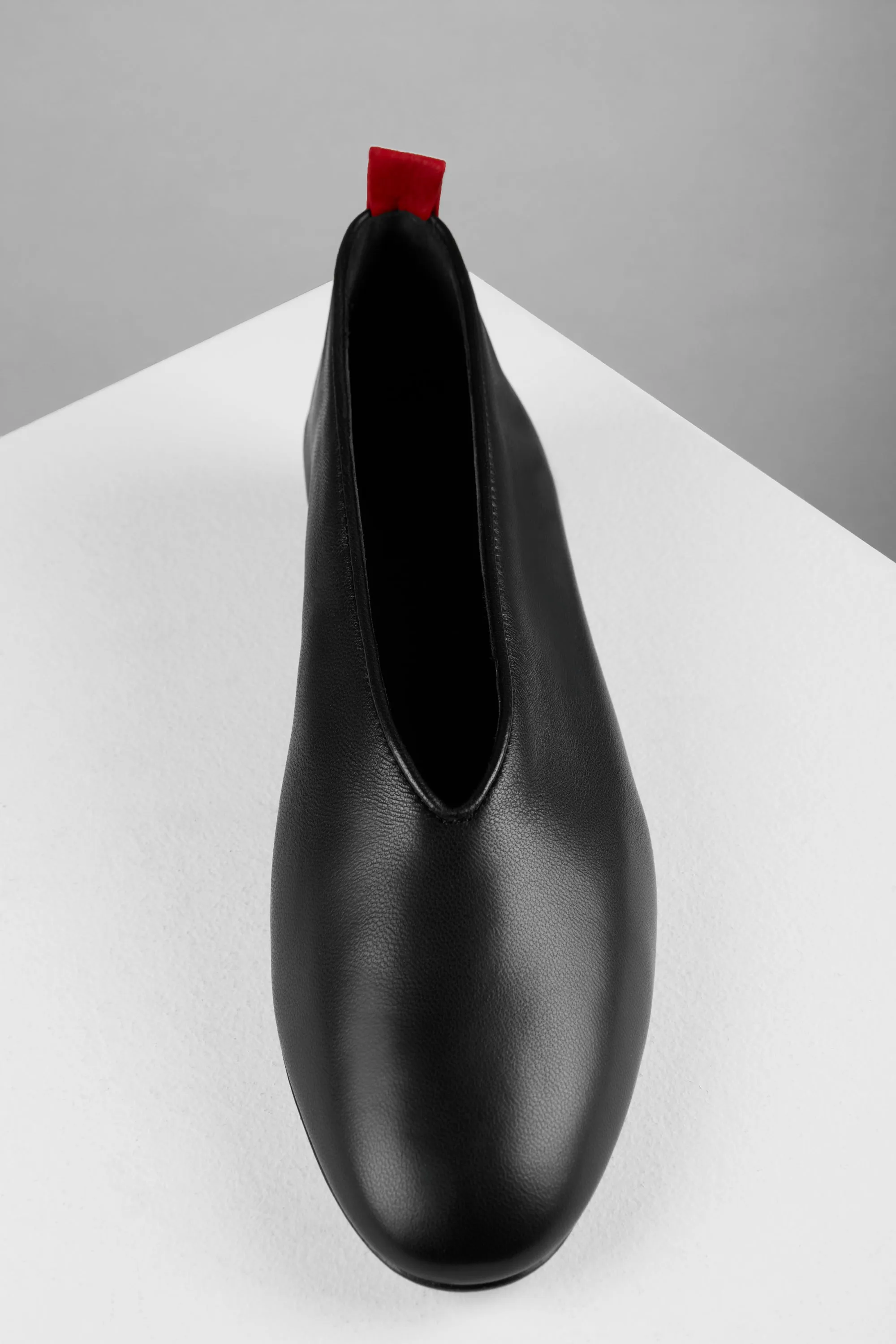 Mildred Piccola in Nero Rosso