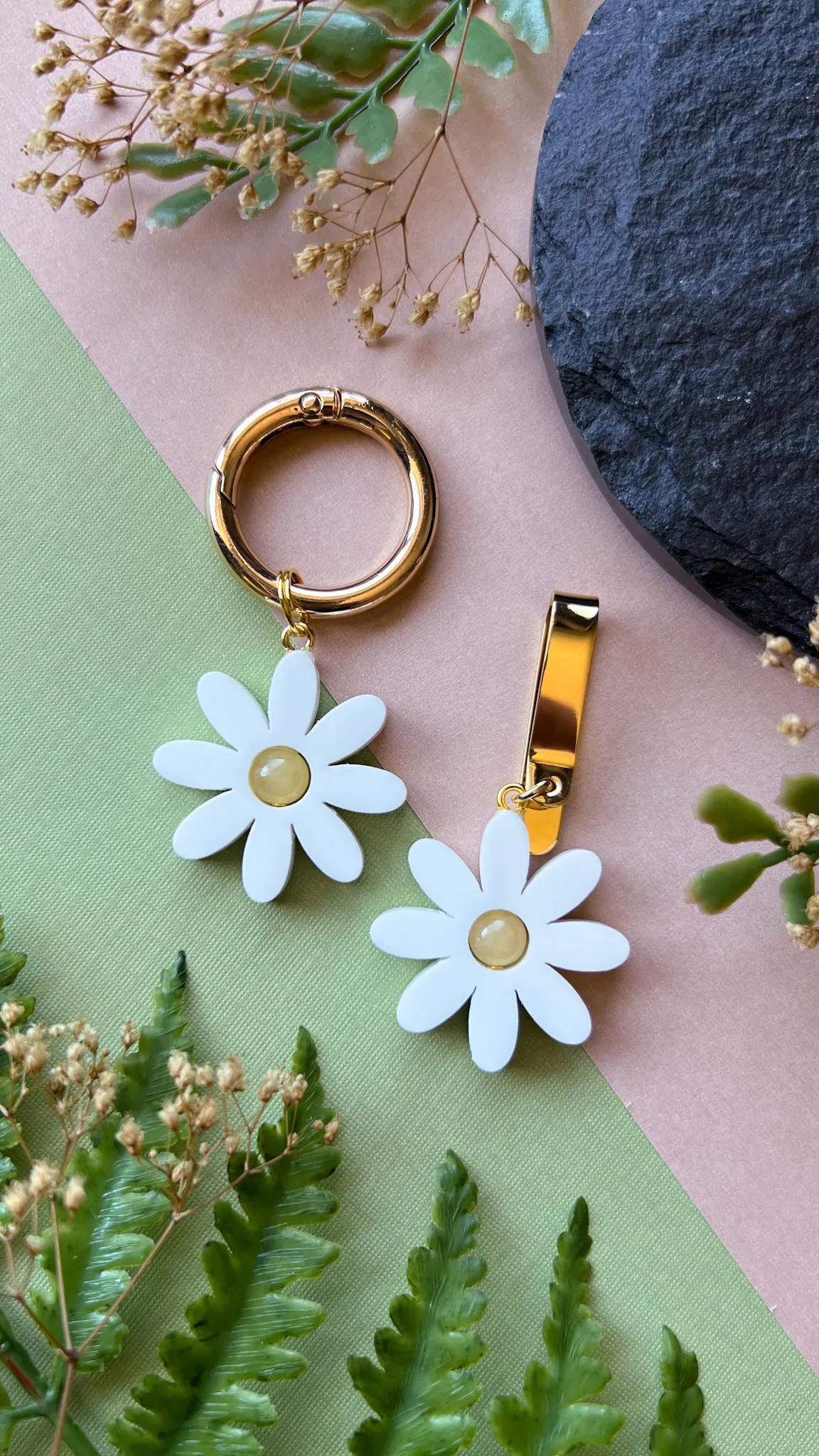 White Daisy Flower Shoe Accessory | Pull Loop Boot Charm, Shoe Charm, High Top Sneaker Clip or Boot Clip, Acrylic Shoe Keychain